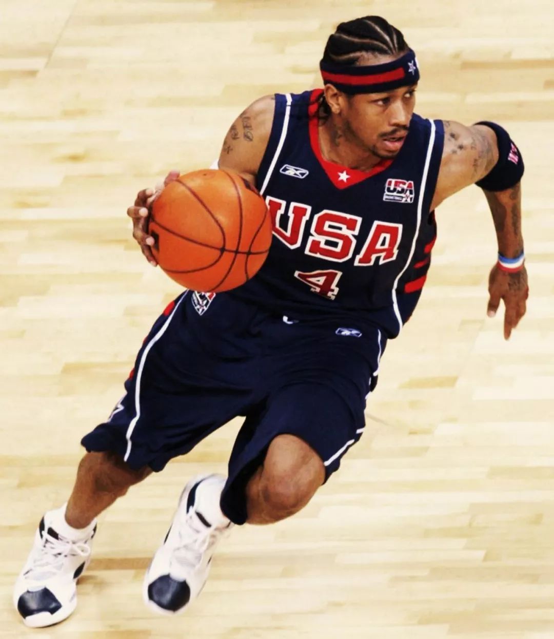 谭龙效力亚泰8年陪球队降级又冲超，如今再次跟随球队降级