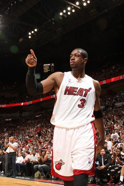 詹姆斯是本赛季场均失误低于2次的球员中，场均助攻数最高的